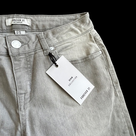 𝅺Forever 21 Low Rise Ankle Women’s Jeans • NWT • Size: 28​ - Picture 2 of 12